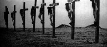 mulheres crucificadas no genocídio armênio
