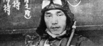 nobuo fujita em traje de piloto