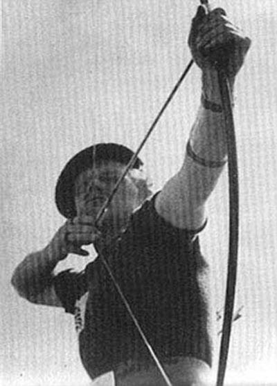 Jack Churchill com arco e flecha