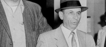 lansky e oficial caminhando