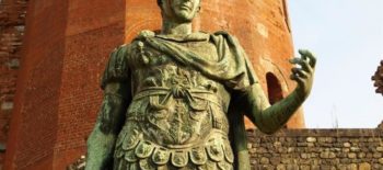 estátua júlio césar veni vidi vivi