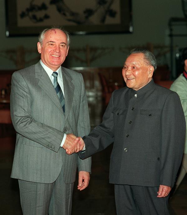 Mikhail Gorbachev e Deng Xiaoping