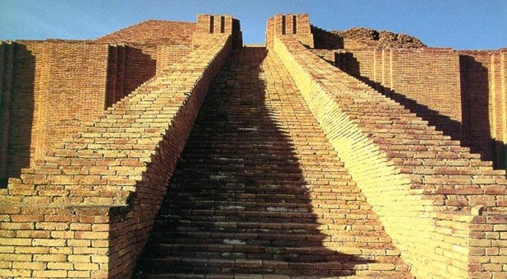 escadaria do zigurate de ur no Iraque