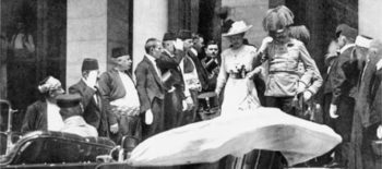 Francisco Ferdinando e Sofia momentos antes de serem mortos por Gravilo Princip