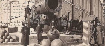 soldados com o canhão do czar