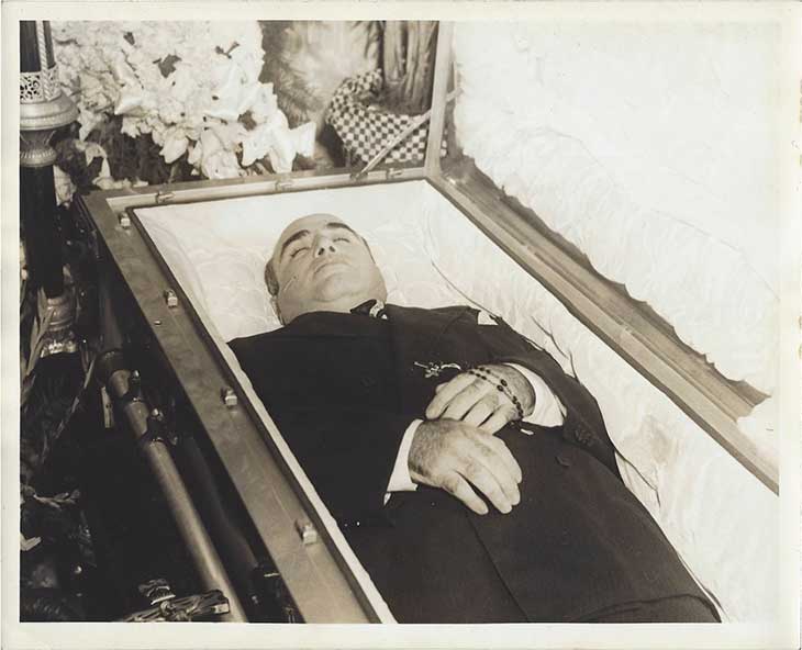 Al Capone morto em seu caixão