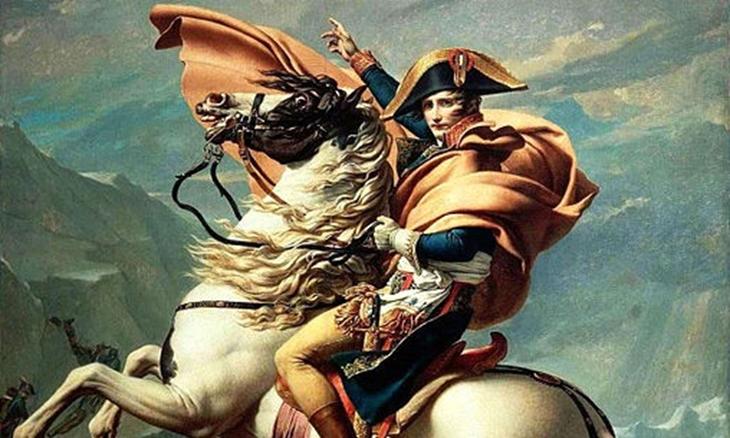 os 7 maiores conquistadores da história: napoleão cruzando os alpes com seu cavalo