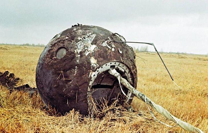 Capsula de queda de Iuri Gagarins após pouso em terra