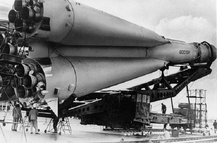 o foguete vostok 1 que levou Gagarin ao espaço antes de ser lançado