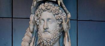 imperador romano comodo vestido como hercules