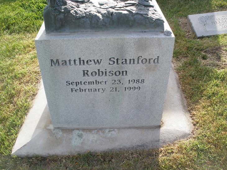 Matthew Stanford Robison, nascimento e descanso. Créditos: Amy Barry. lápide de Matthew Stanford Robison
