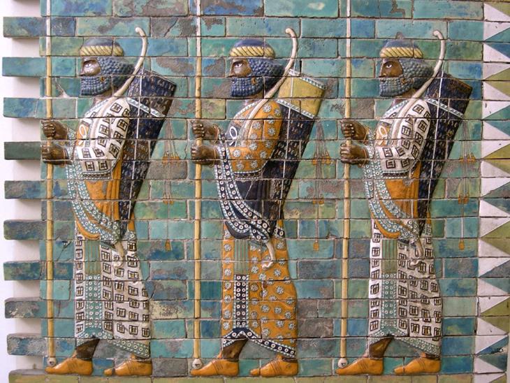 escultura alto relevo dos persas