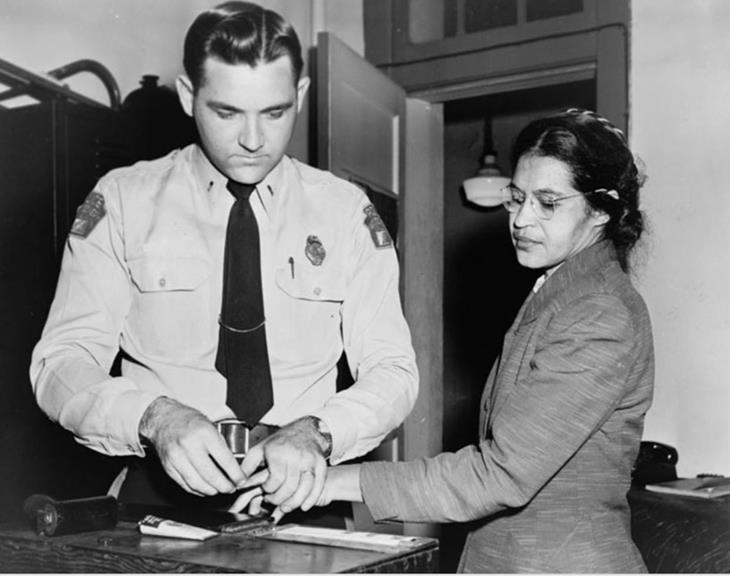 Rosa Parks tendo as digitais recolhidas