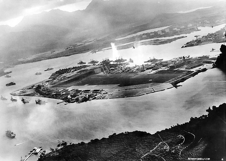 Início do ataque a Pearl Harbor