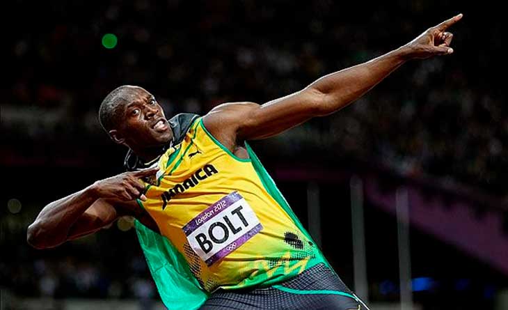 Usain Bolt em sua tradicional comemoração