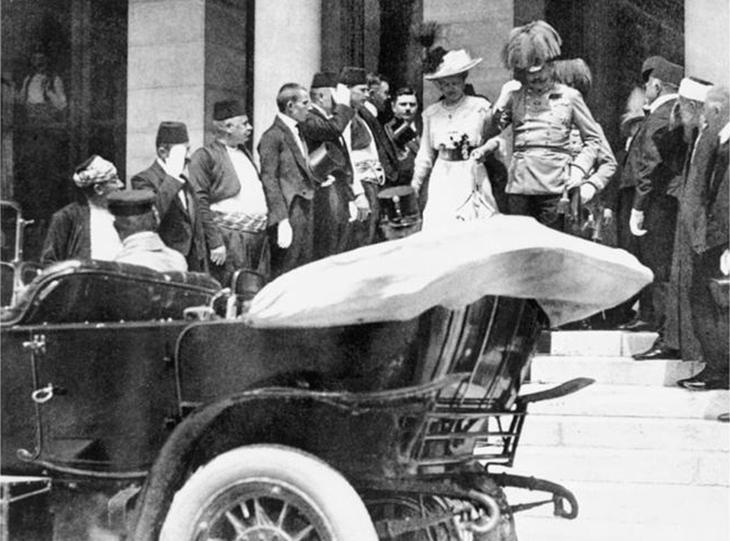 Francisco Ferdinand e Sofia pouco antes de serem assassinados por Gavrilo Princip