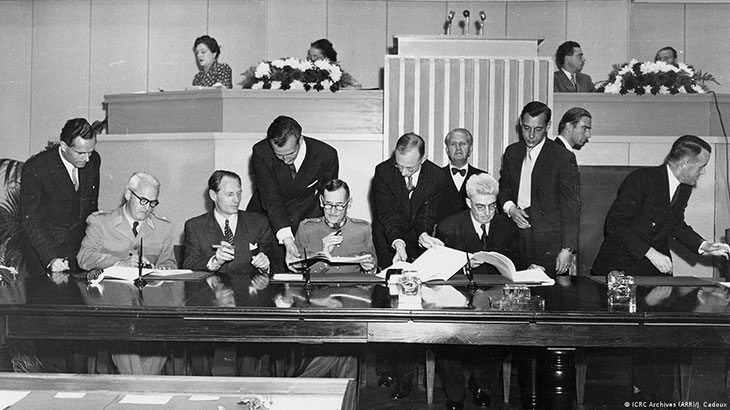 Revisão e ampliação das Convenções de Genebra em 1949.