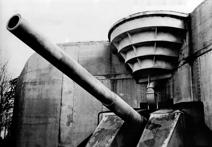 Foto de canhão da Muralha do Atlântico durante a segunda guerra mundial