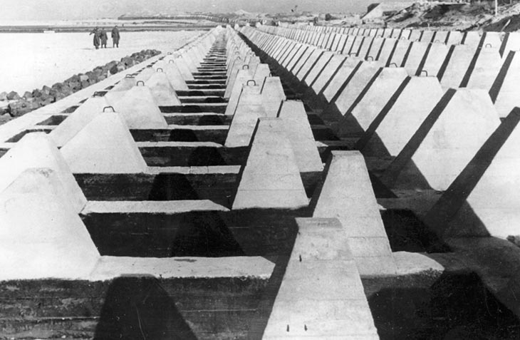 obstáculos antitanque na muralha do atlântico para o dia d na segunda guerra mundial