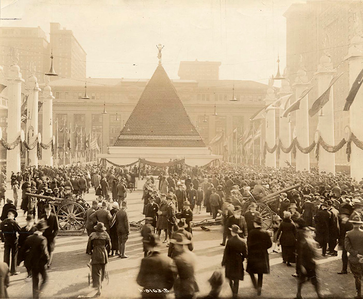 pirâmide de capacetes alemães da primeira guerra mundial nos estados unidos