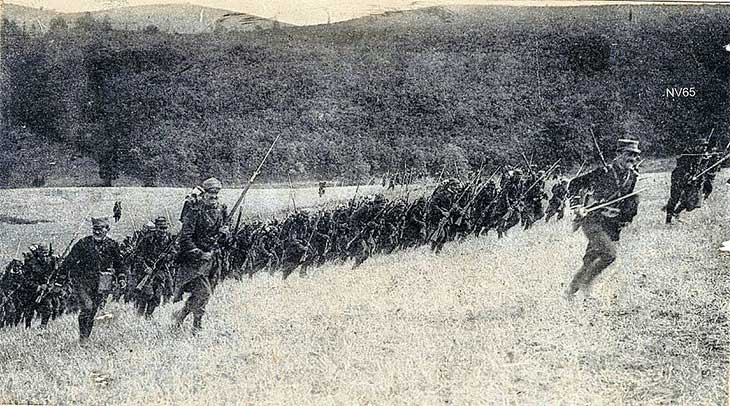 tropas francesas avançando contra posições alemãs na primeira batalha do marne durante a primeira guerra mundial