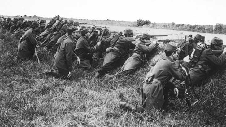 tropas francesas entrincheiradas na primeira batalha do marne durante a primeira guerra mundial