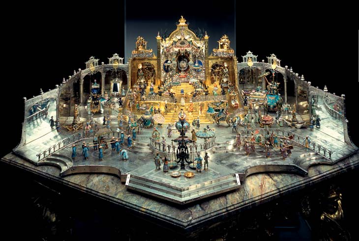 o trono do grande mogul aurengzeb com diversos metais e pedras preciosas
